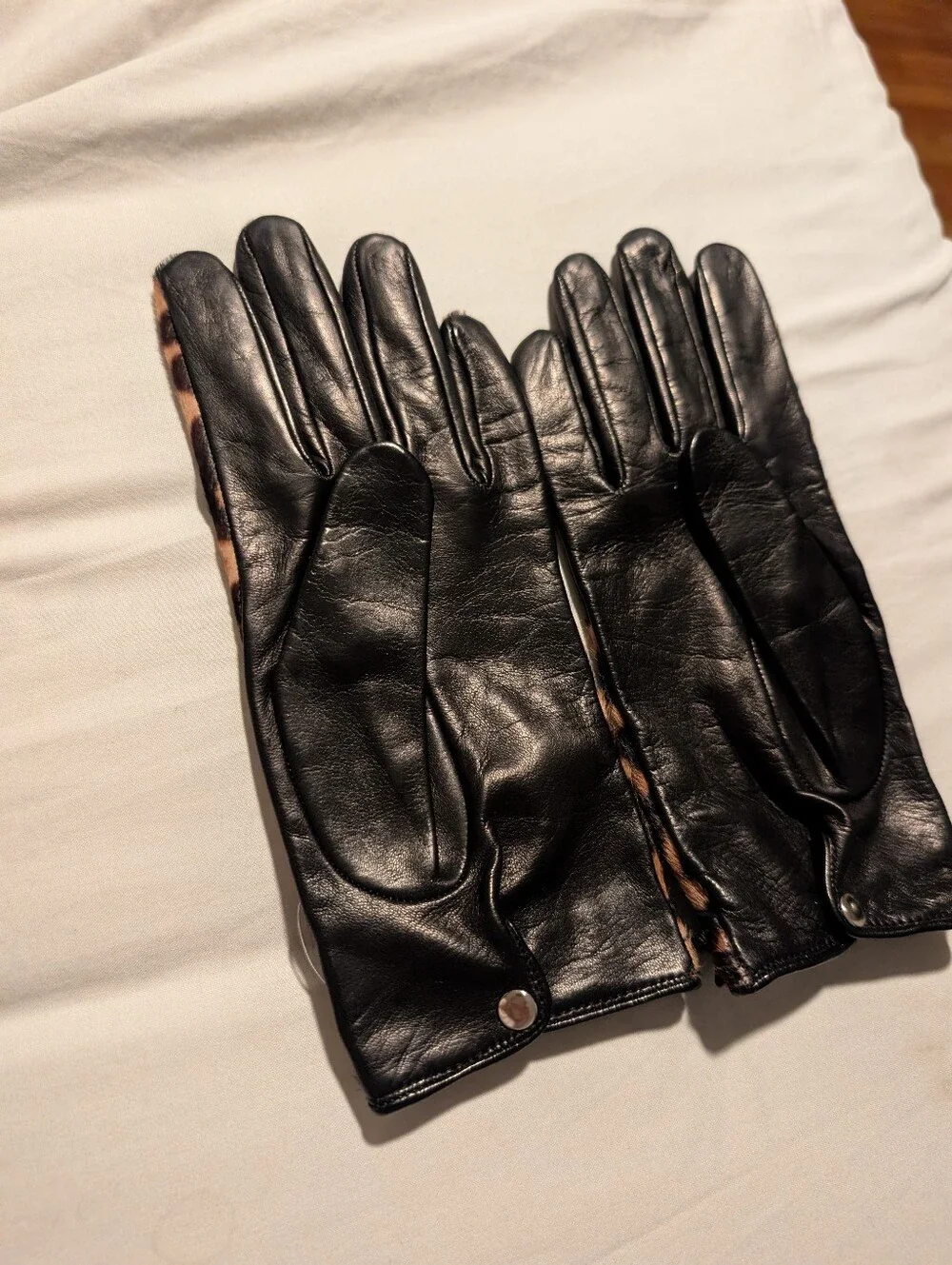 Portolano Ruffle Chain Leopard-Print Nappa Leather Gloves